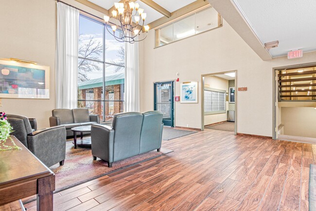 Building Photo - 1601 N Innsbruck Dr
