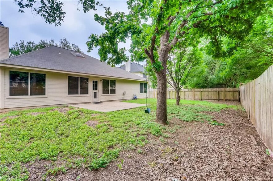 Yard - 414 Steeplechase Dr