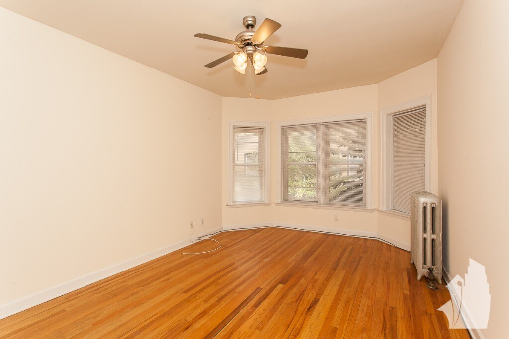 Building Photo - 3916 N Pine Grove Ave