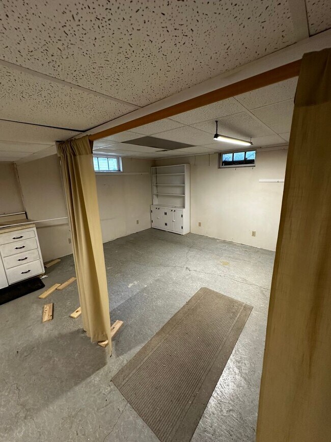 Building Photo - Quality 2 Bedroom 1 Bathroom Home with Garage