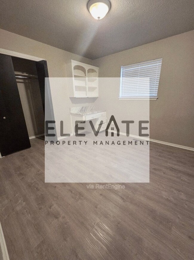 Building Photo - 1809 N Oakhill Rd