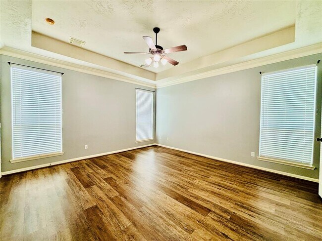 Building Photo - 1803 Stoneleigh Ct
