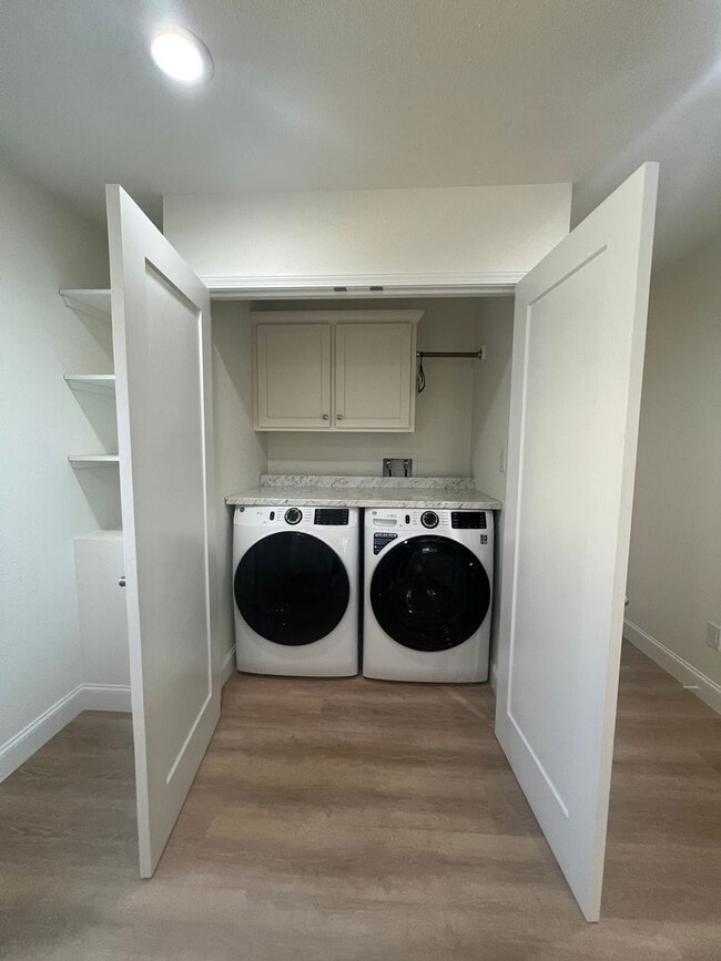 Building Photo - 4177 Villa Dr