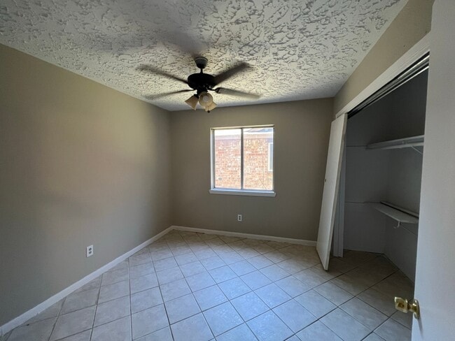 Building Photo - 15951 Manfield Dr