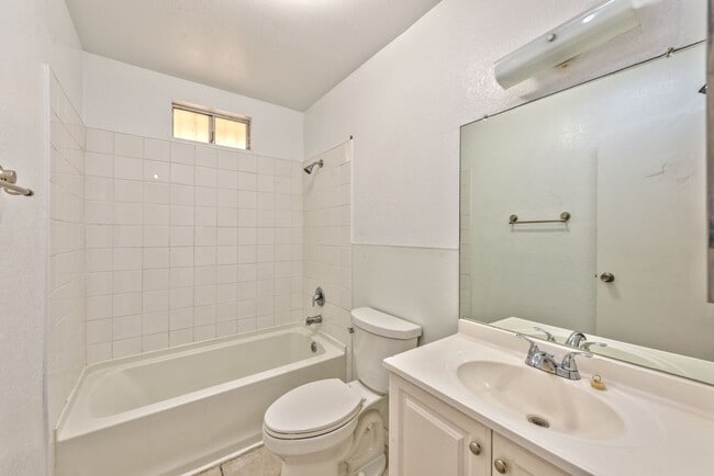 Building Photo - 3912 Torsby Pl