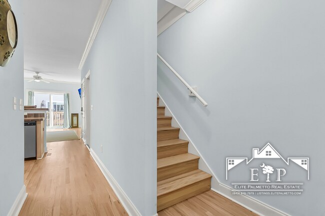 Building Photo - Charming Townhouse Near the Heart of Charleston – Comfort & Convenience in One!