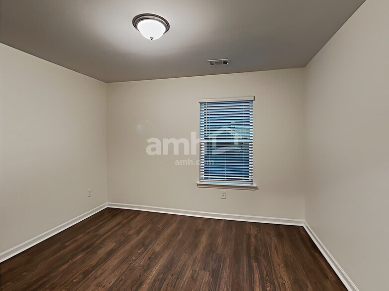Building Photo - 41 Camp Cir