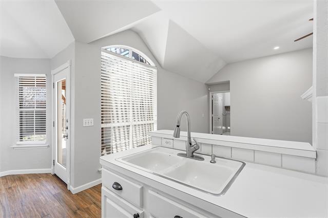 Building Photo - 1202 Defford Ln