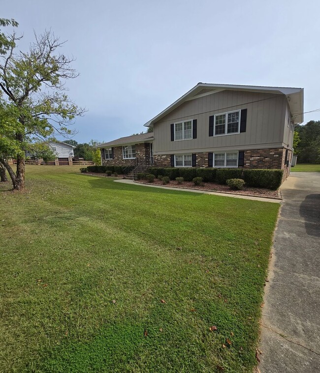 Building Photo - Beautiful 3-Bedroom Home with Bonus Room i...