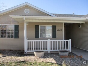 Building Photo - 3 bedroom 2 bath Twin Home - Pets considered!