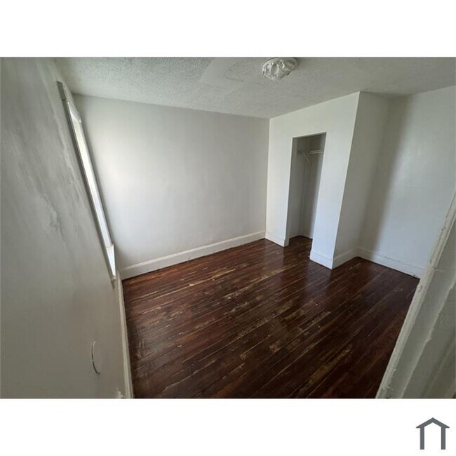Building Photo - 330 Walnut St