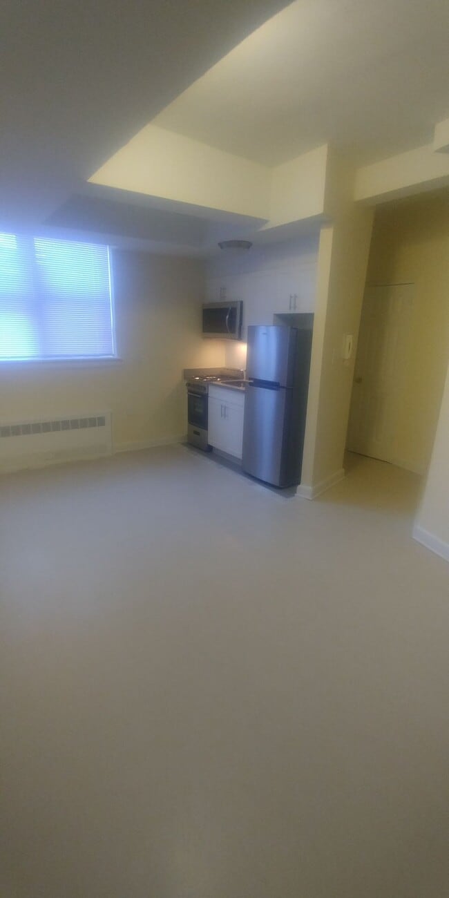 Primary Photo - 72-10 41st Ave