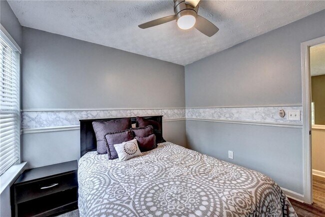 Building Photo - 3680 Oak Park Dr