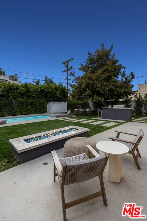 Building Photo - 731 N Curson Ave