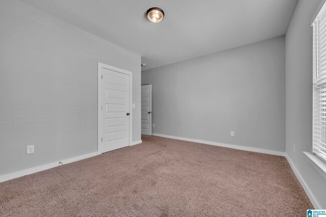 Building Photo - 559 Troubadour Ln