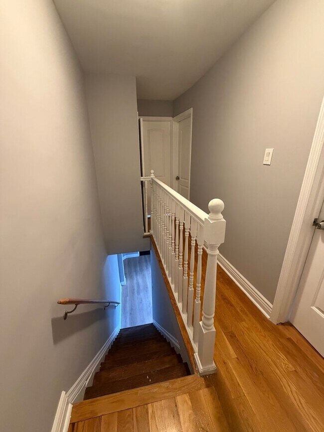 Building Photo - 152 Fern St