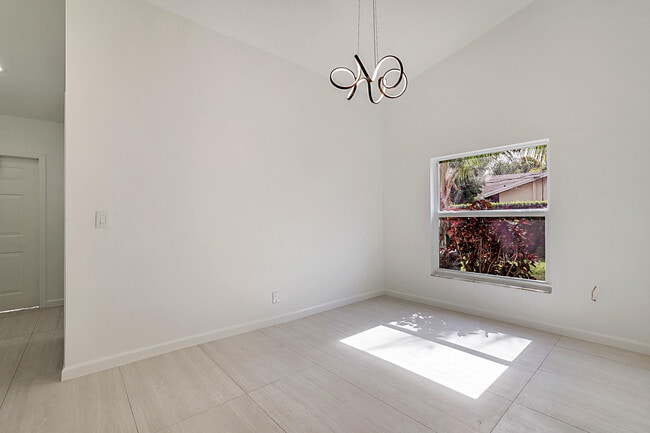 Building Photo - 320 NE 42nd St