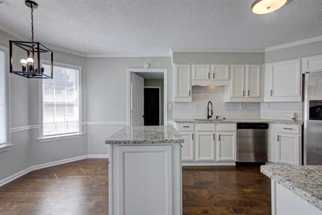 Building Photo - 6479 Stone Lake Dr