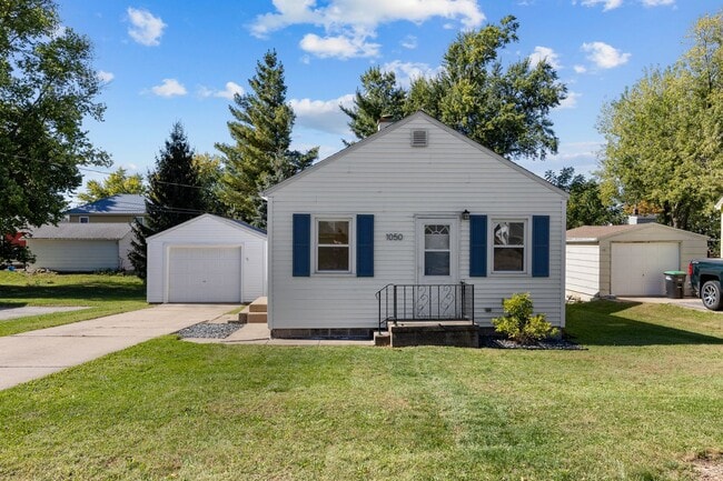 Primary Photo - Well Cared for Single Family Home in Conve...