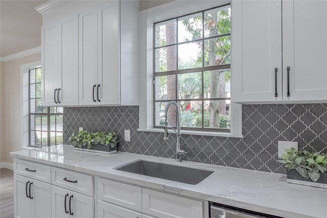 Building Photo - 3123 Baywood Park Dr