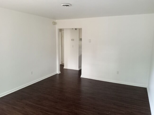 Building Photo - 1346 Strand St