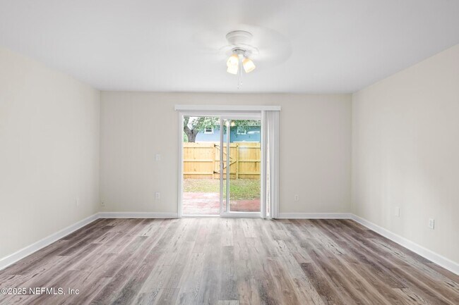 Building Photo - 11359 Bedford Oaks Dr