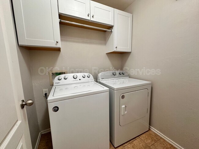 Building Photo - 4501 SE 78th St