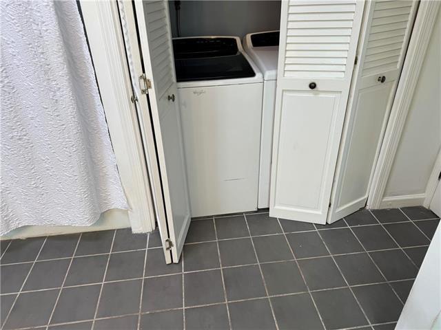 washer/dryer in bathroom - 433 N 10th St