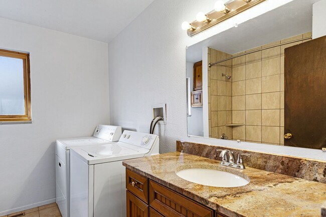 Building Photo - 2436 Launcelot Ct