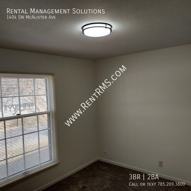 Building Photo - 1404 SW McAlister Ave