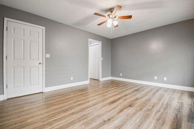 Building Photo - Pet Friendly Three Bedroom with Basement!