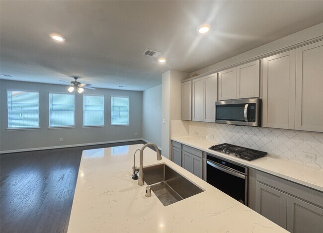 Building Photo - 9503 Towne Lake Pkwy