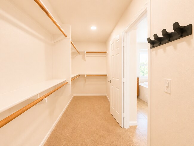 Building Photo - Spacious 5 (or 6) Bedroom House with attached ADU in Winchester for Rent