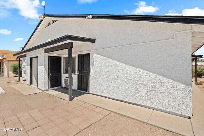 Building Photo - 576 N San Marcos Dr