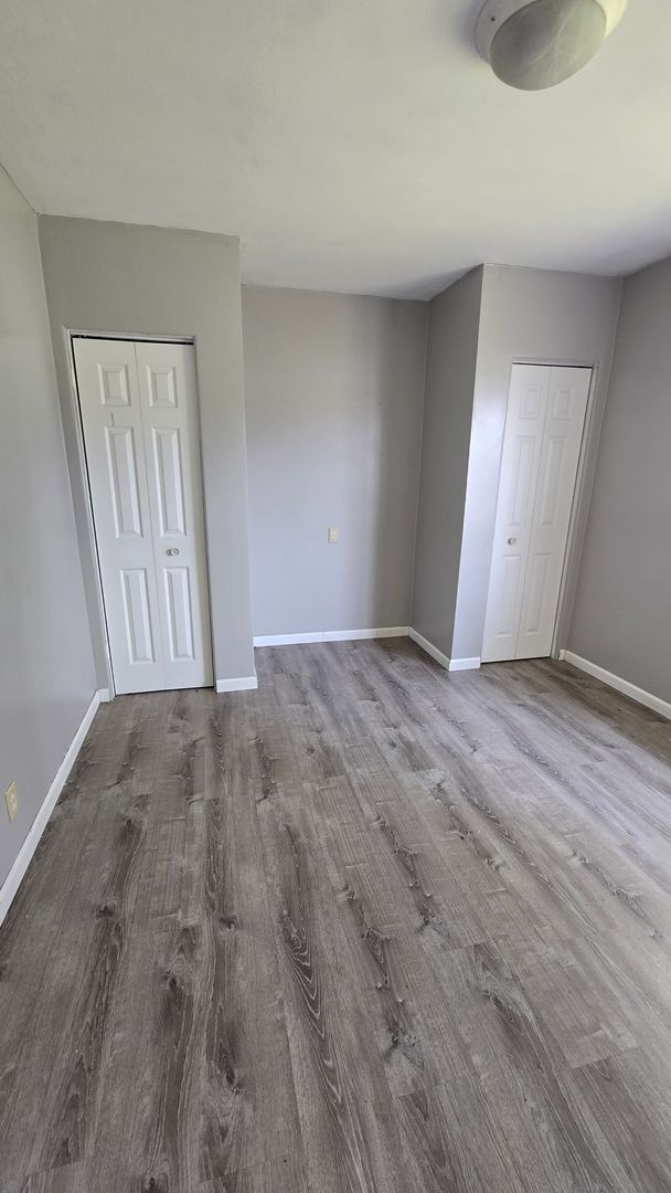 Building Photo - Spacious 3 Bedroom, 1.5 Bath Home with cen...