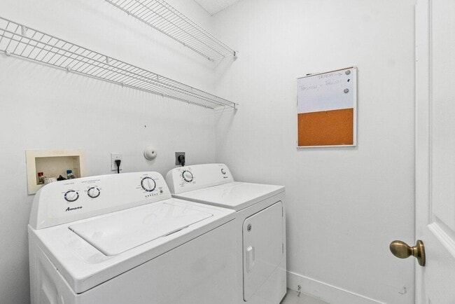 Building Photo - 7589 Colony Lake Dr