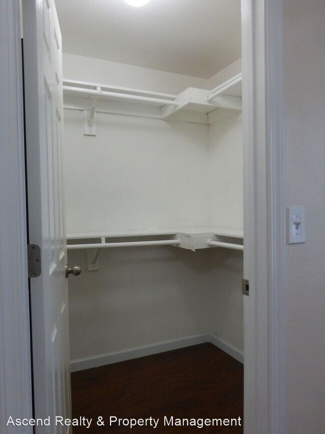 Building Photo - 4 br, 2.5 bath House - 18860 SW Christophe...