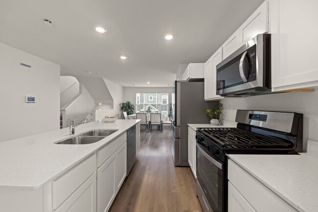 Building Photo - 1561 Sequoia Wy