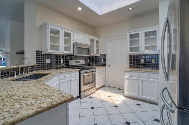 Building Photo - 17004 Bishopsgate Dr