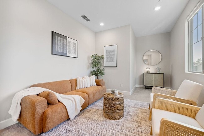 Building Photo - 5Bed/3Ba Home in Quiet Hayward Community w...