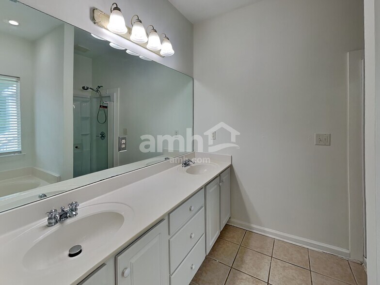 Building Photo - 5150 Hyde Trl