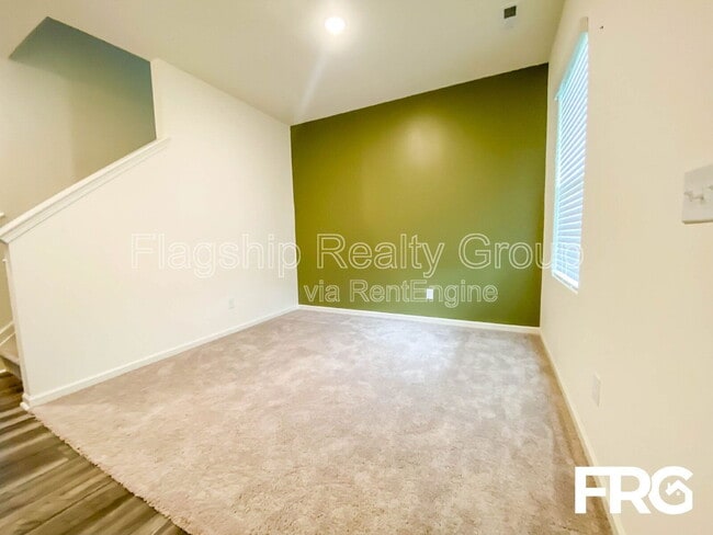 Building Photo - 300 Kenison Way