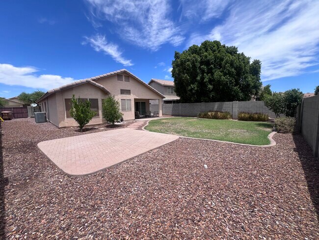 Building Photo - 8021 W Joedad Terrace