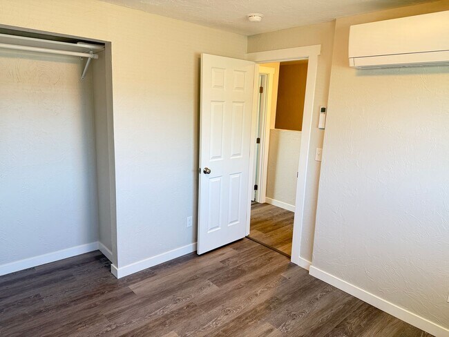 Building Photo - New 2 bed 1 1/2 bath duplex in Springfield!