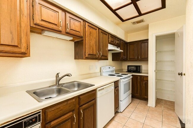 Building Photo - 921 Marine Dr