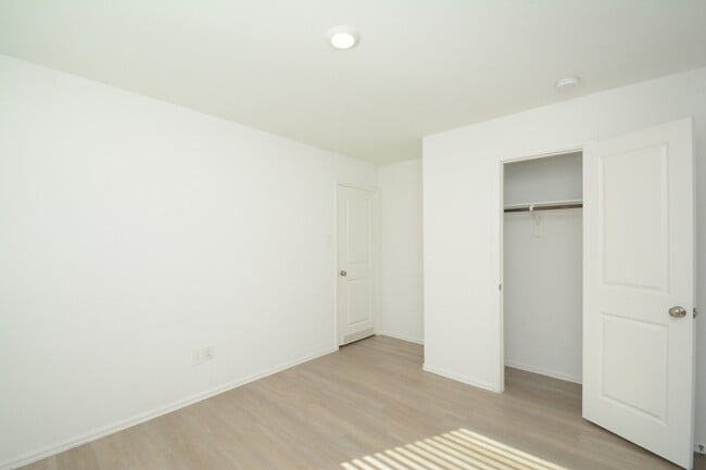 Building Photo - 379 Jewett Meadow Dr