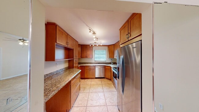 Building Photo - 1br /1bath Spacious Condo With Den - Boca Raton!  ** Water & Cable Included ** Available NOW **