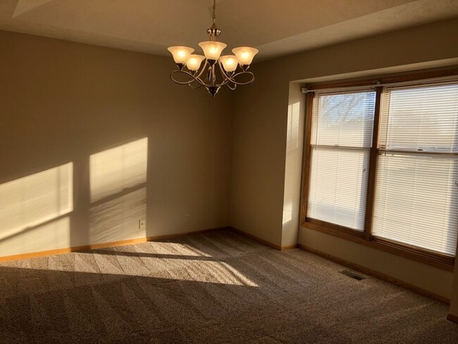Building Photo - Nice Home In Papillion For Rent!