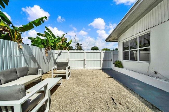 Building Photo - 1236 NE 109th St