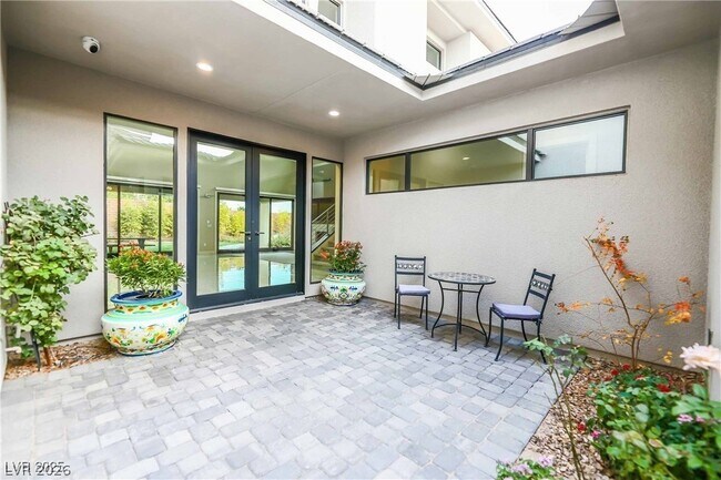 Building Photo - 2 Sugarberry Ln